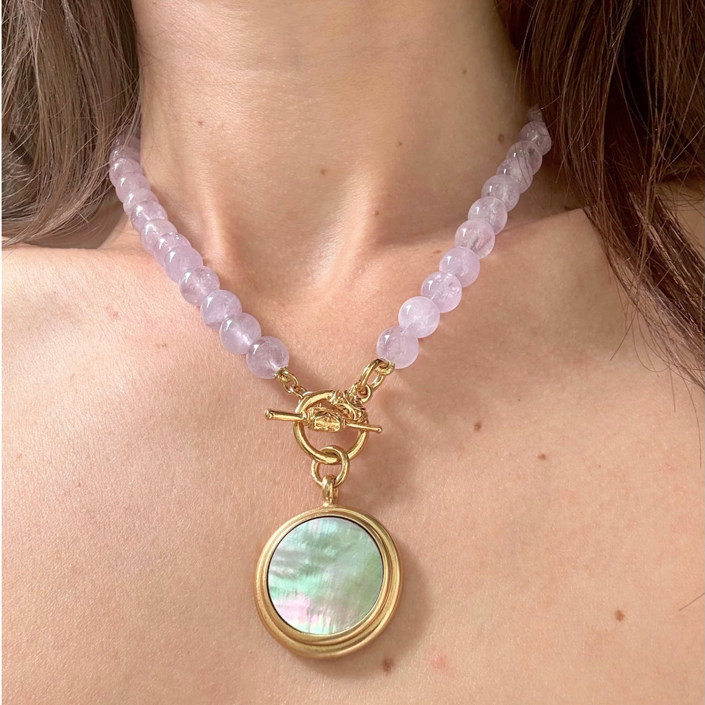 collier en pierres roulées, pierre semi précieuse, amethyste, nacre grise