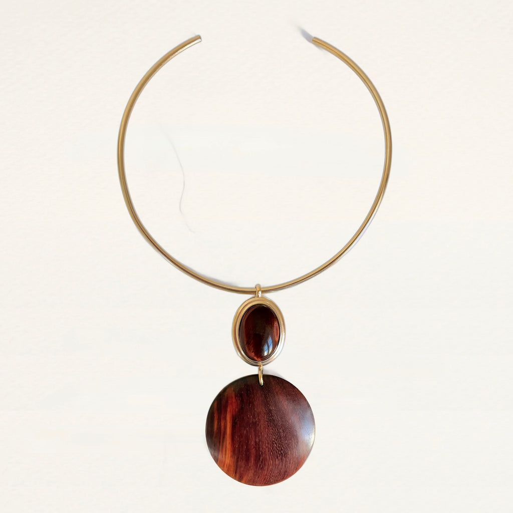 collier torque, pierres semi précieuses, Oeil de taureau, bois