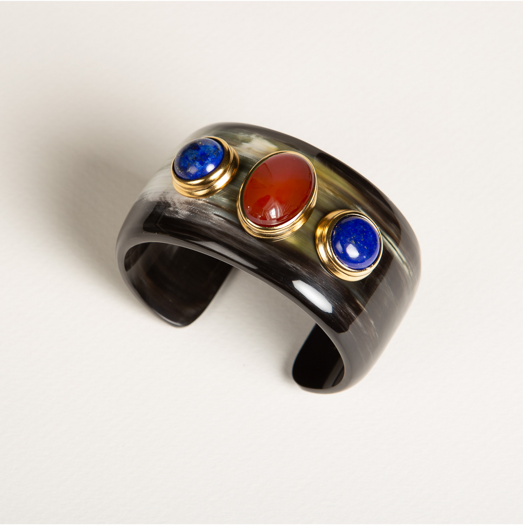 manchette en corne, cornaline, lapis lazuli, pierres semi-précieuses