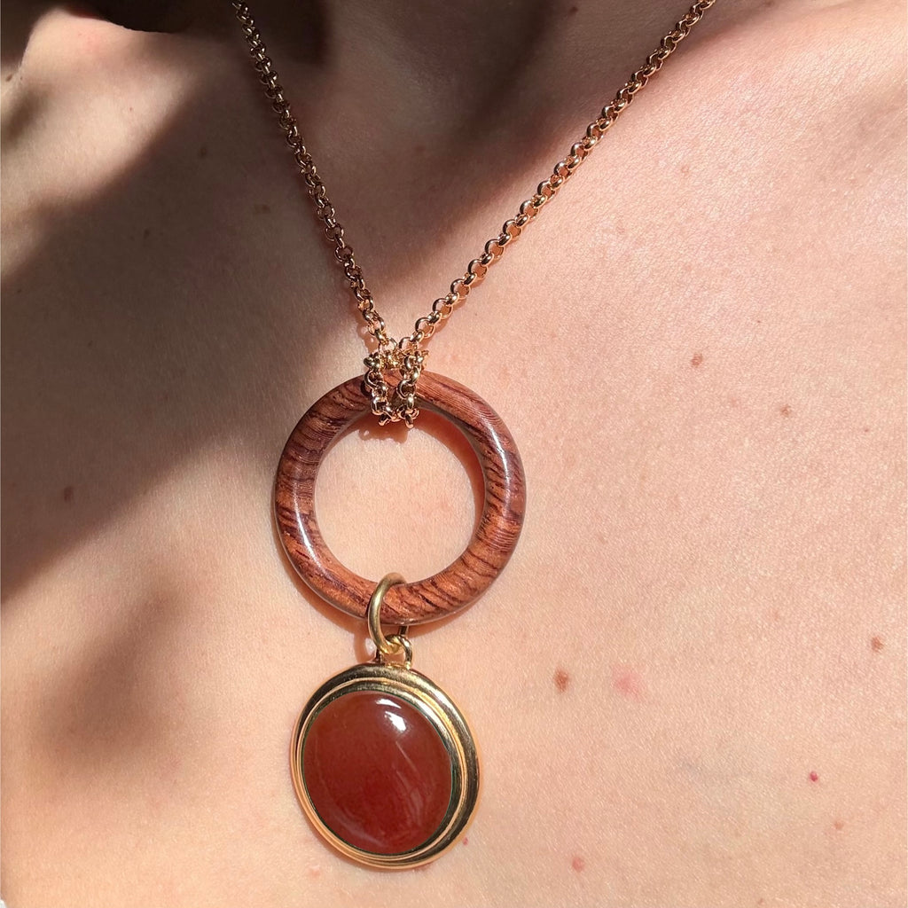 sautoir, collier en bois, cornaline, pierre semi précieuse