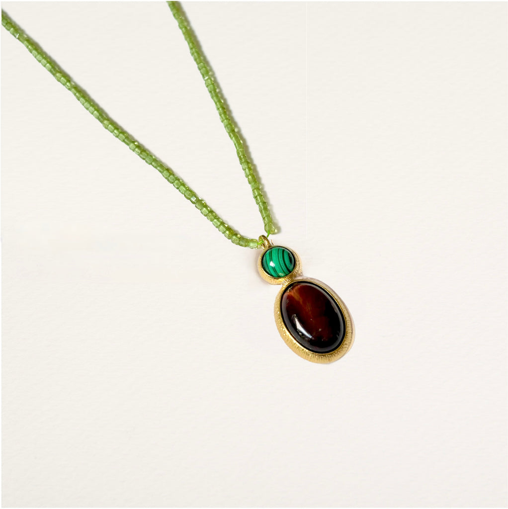 collier vert et marron, pendentif, pierre naturelle, oeil de taureau, malachite, aventurine
