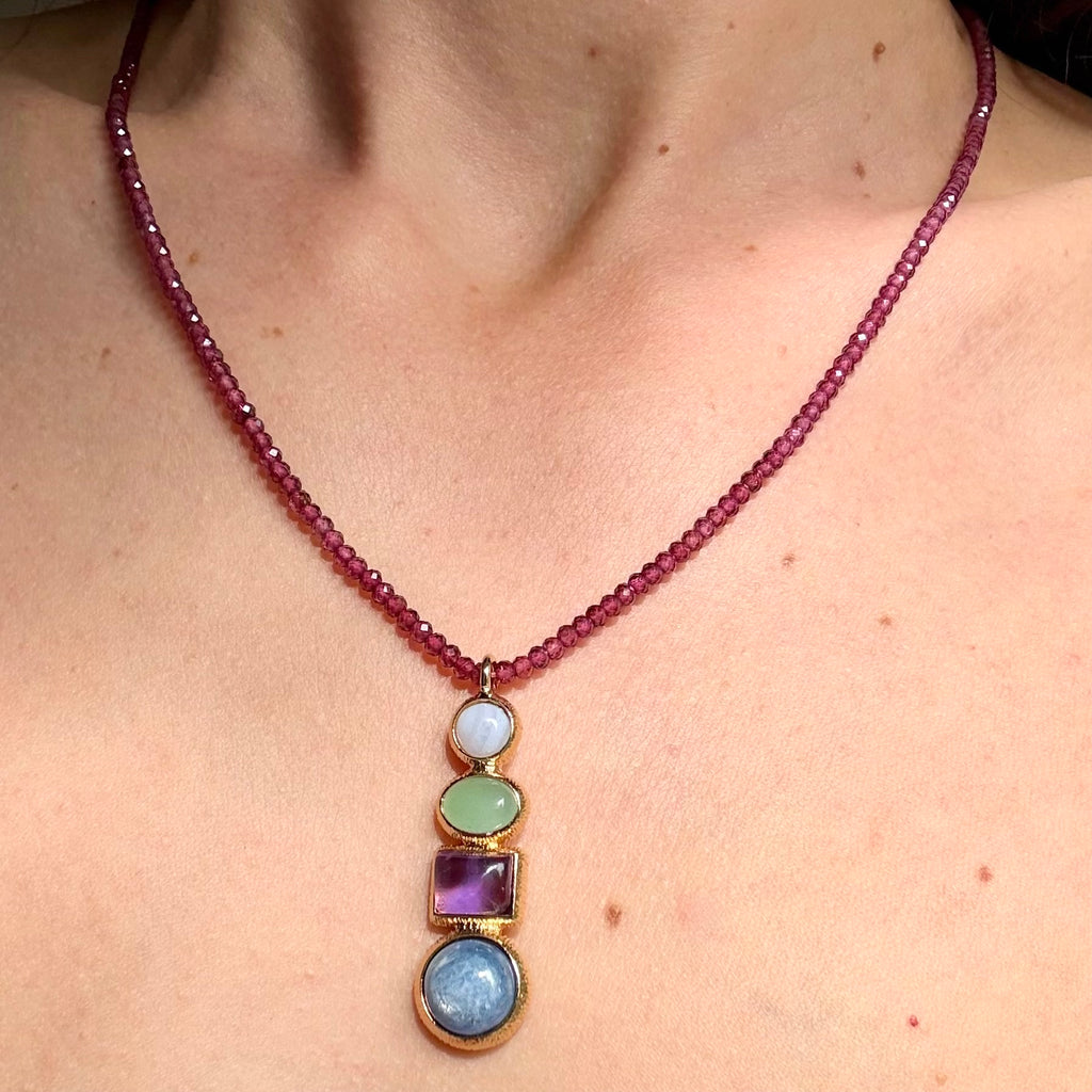 pendentif, collier, pierres semi précieuses, améthyste, cyanite, aventurine, calcedoine