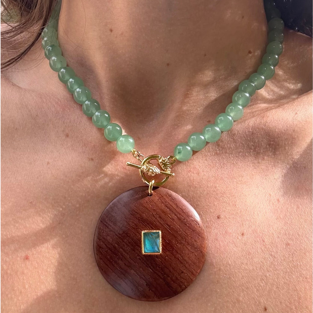 Collier en bois, pierres roulées, aventurine, pierre semi précieuse